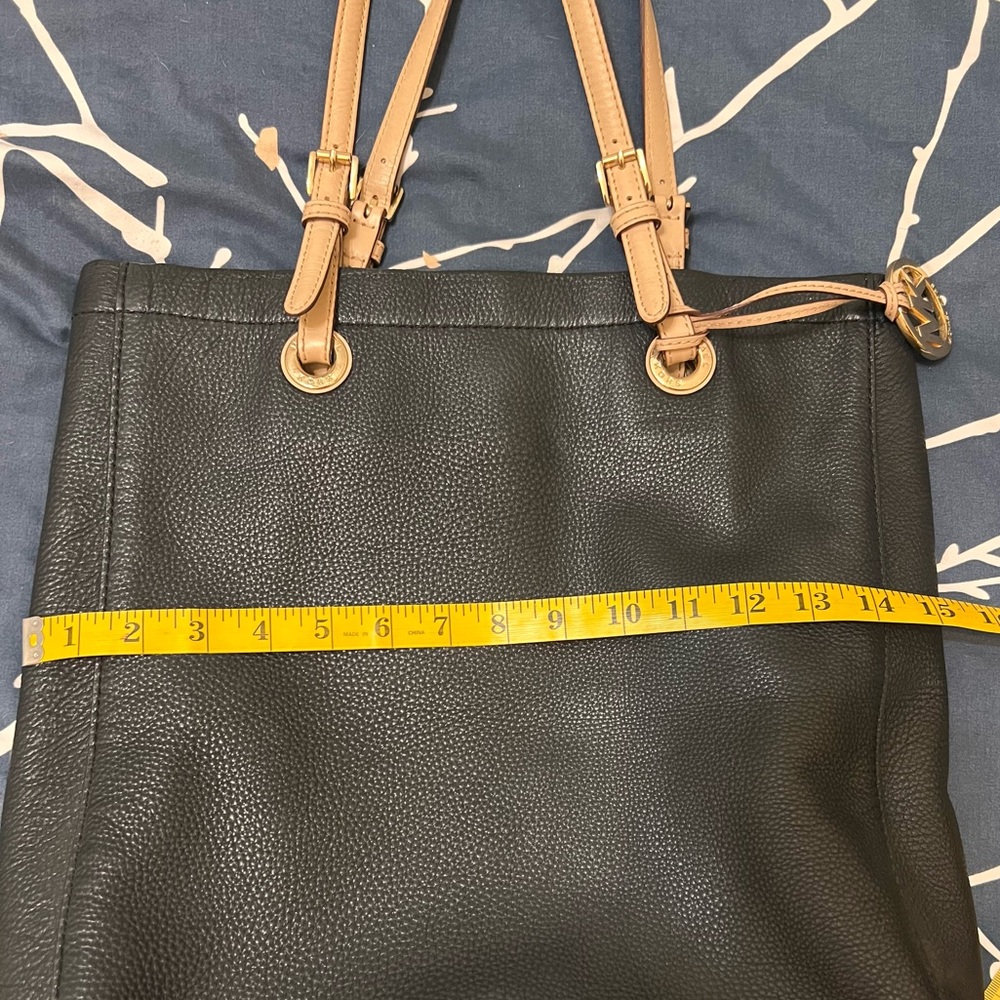 Michale Kors leather tote black please see all pictures - Picture 7 of 8